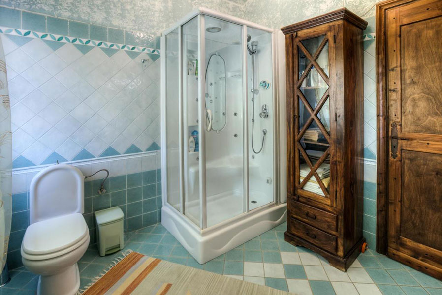 bathroom-2nd-fl-01.jpg